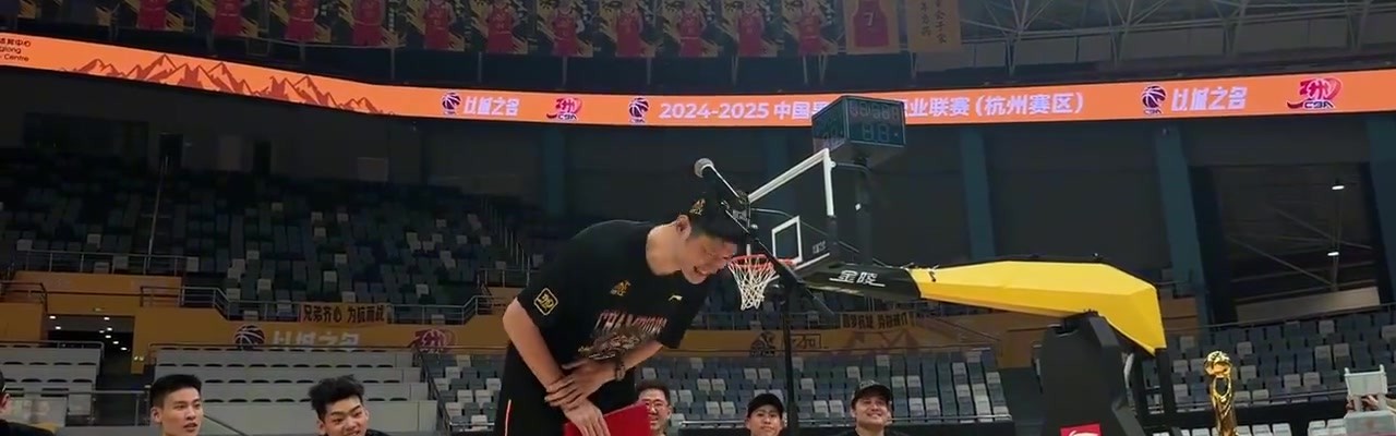 他值得！胡金秋在广厦球迷答谢会上发言 现场球迷高喊MVP