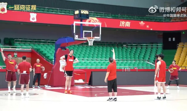 上一场大胜46分！中国篮球之队官博晒女篮今日赛前训练视频